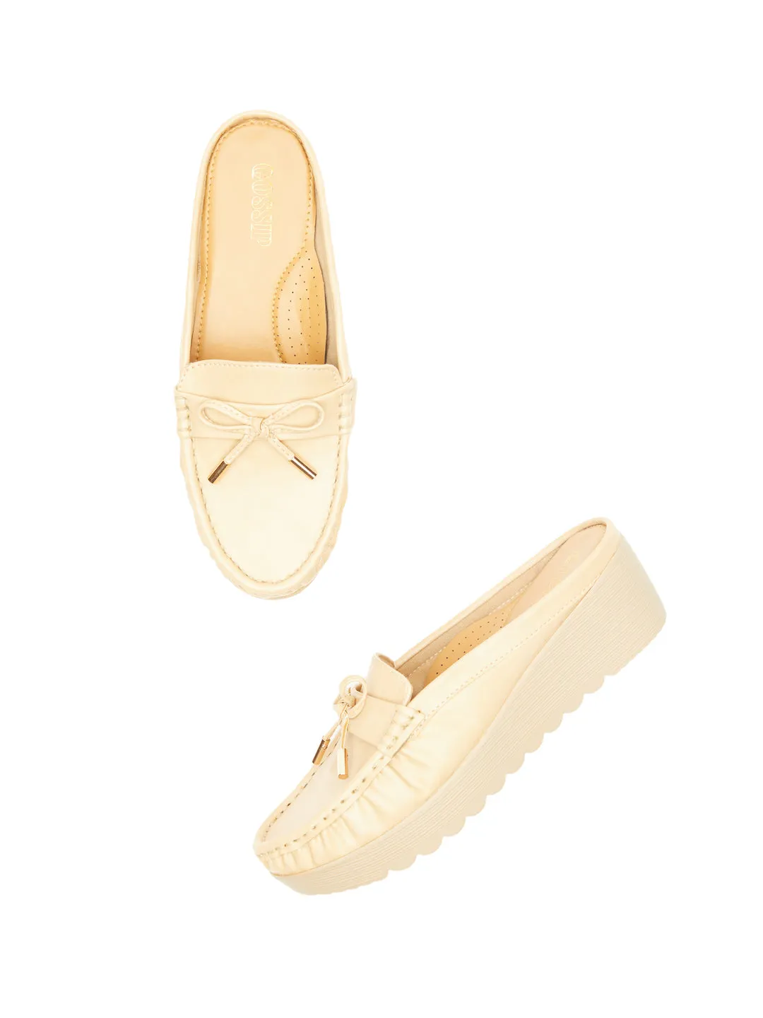 GOSSIP WOMENS BEIGE MOCCASINS