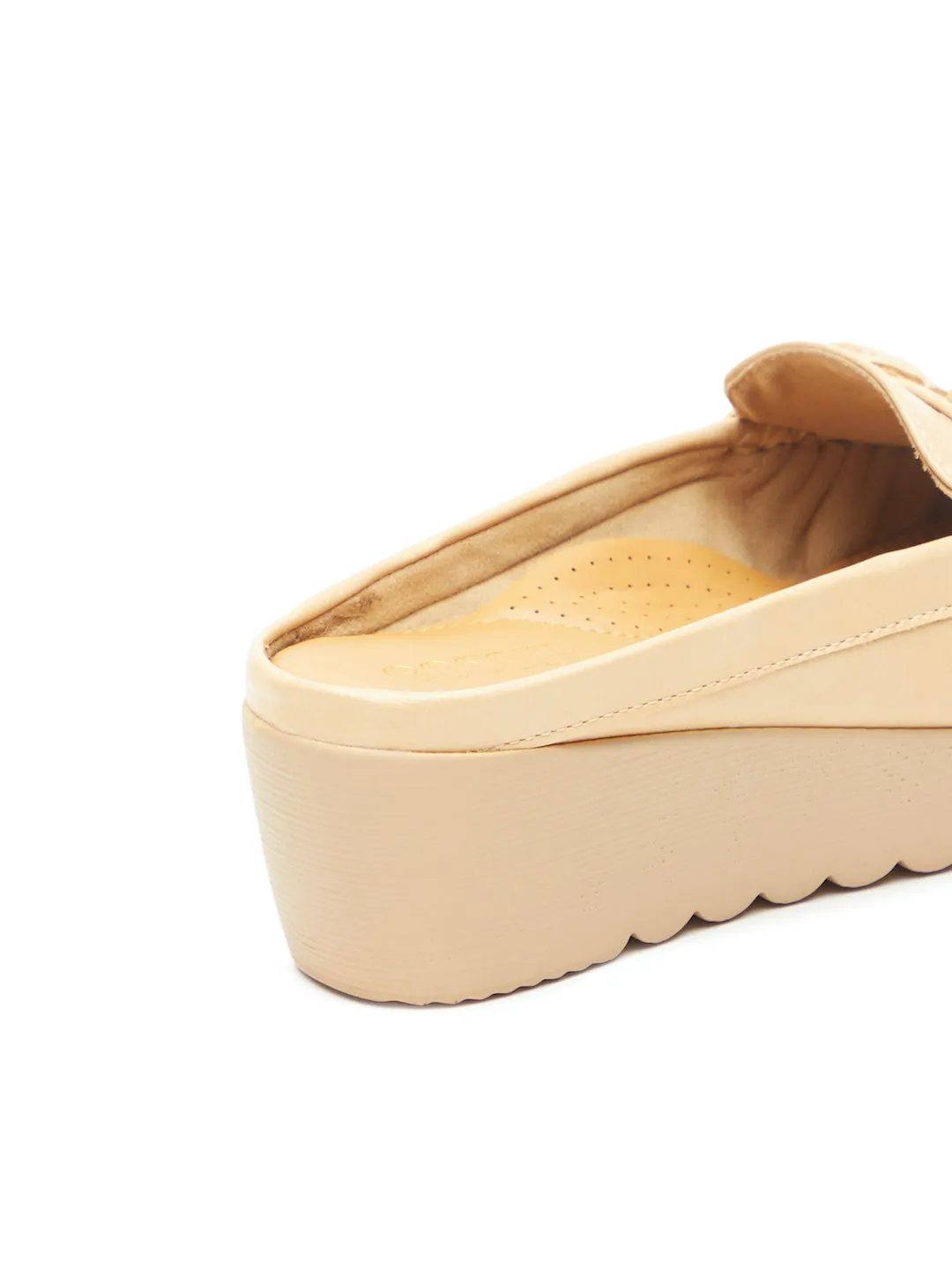 GOSSIP WOMENS BEIGE MOCCASINS