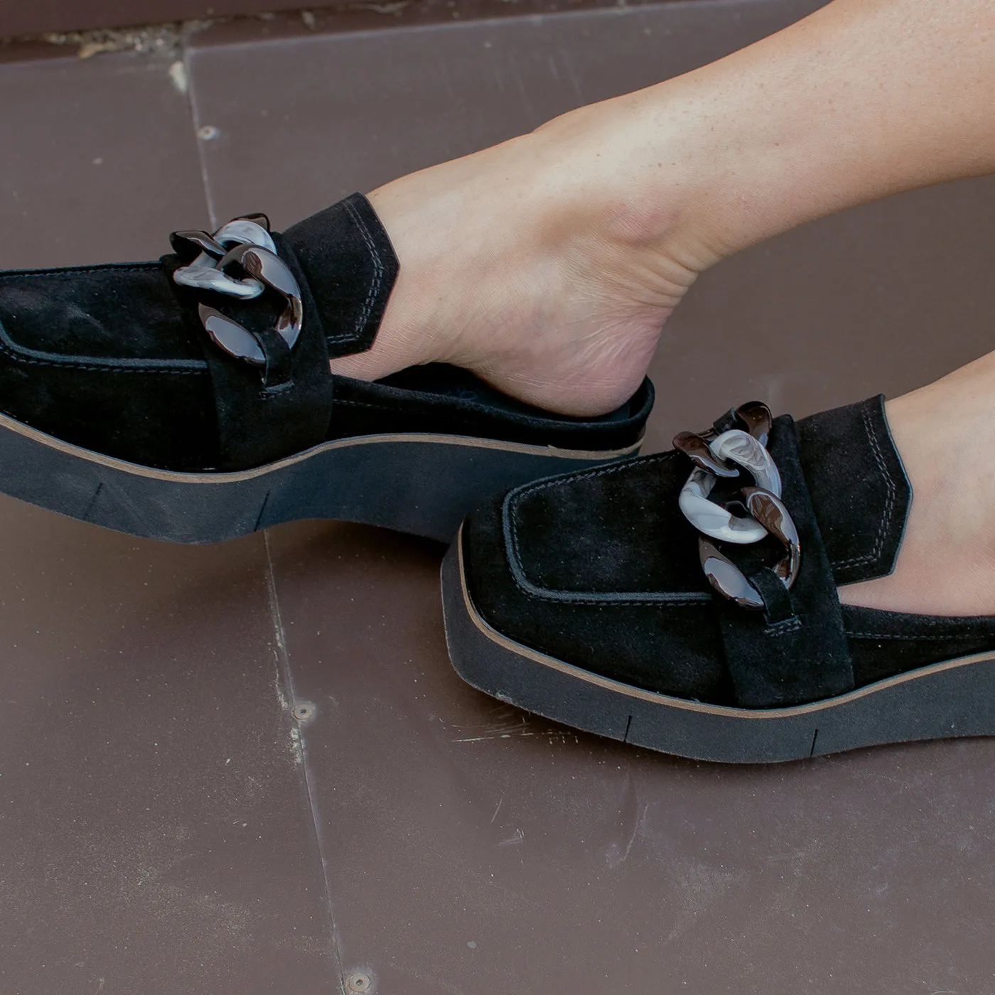 NAKED FEET ELECT IN WHITE PLATFORM
